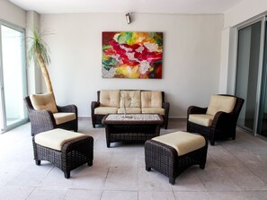 Télévision à écran plasma de 32 pouces avec chaînes par câble