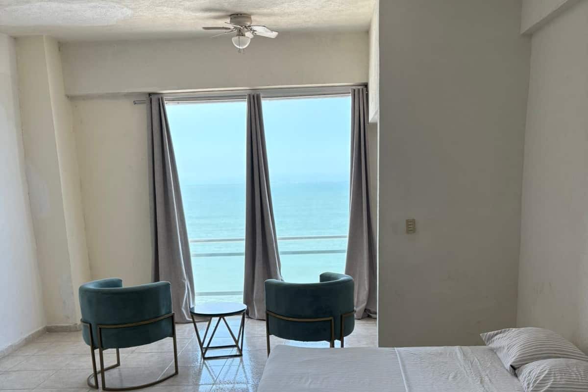 Habitación doble Premium, vista al océano | Escritorio, tabla de planchar con plancha, wifi gratis y ropa de cama