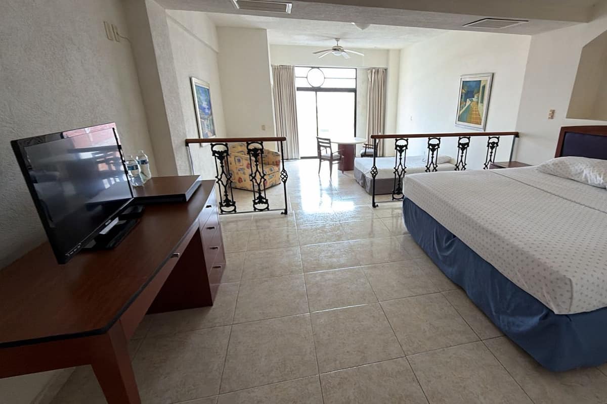 Quarto casal premium, vista para o oceano | Escrivaninha, ferros/tábuas de passar roupa, Wi-Fi de cortesia