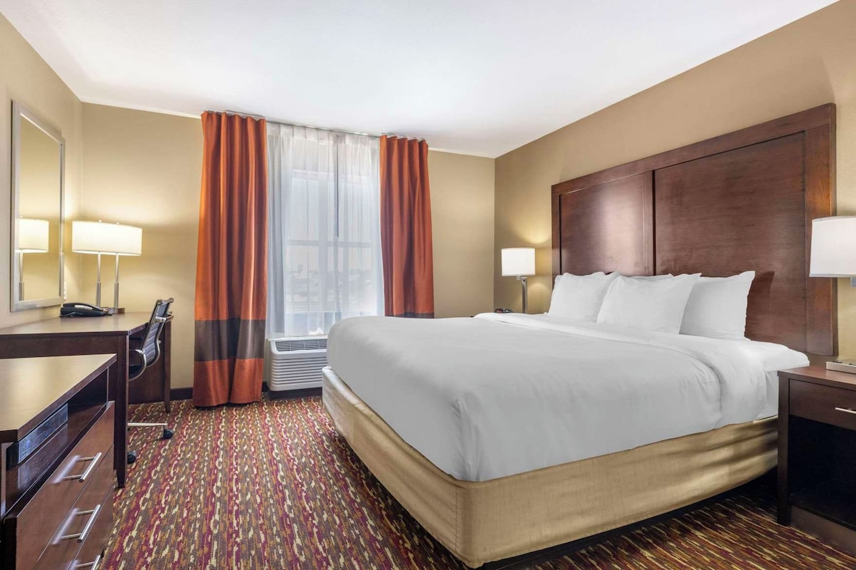 Premium bedding, pillowtop beds, desk, laptop workspace
