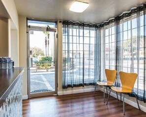 Lobby - Rodeway Inn Downtown Hanford (Hanford)
