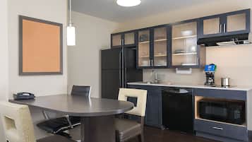 Full-size fridge, microwave, stovetop, dishwasher