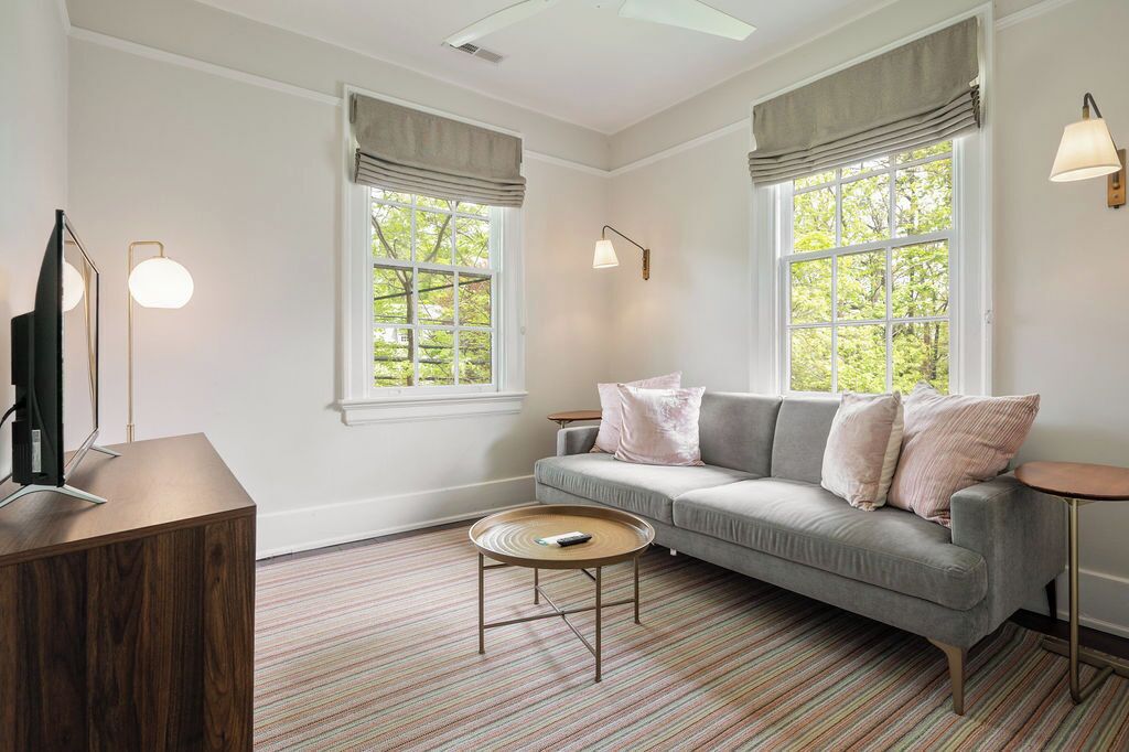 executive queen suite, 1 queen bed with sofa bed | living area | flat-screen tv