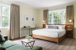 Down comforters, pillowtop beds, individually decorated -  Oakhurst Inn at the University (Charlottesville)