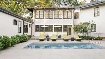 Outdoor pool, sun loungers