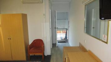 32-inch LCD TV with digital channels, TV