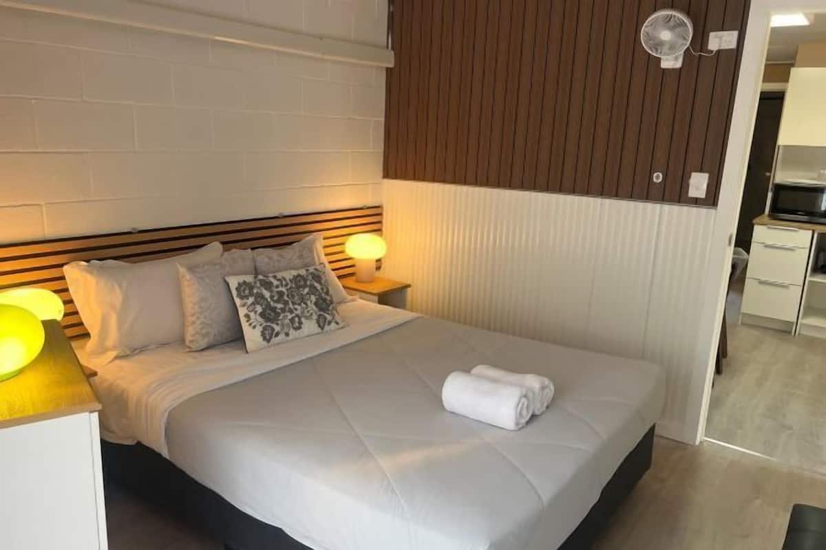 Seterika/papan seterika, Wi-fi percuma, cadar katil