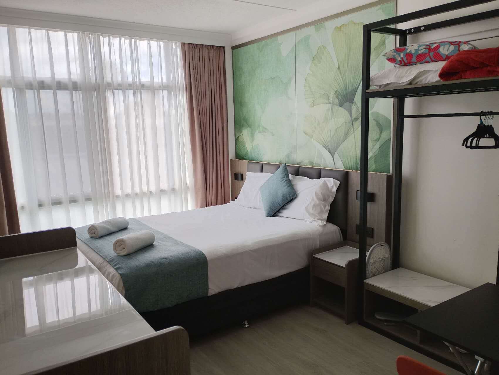 Iron/ironing board, free WiFi, bed sheets