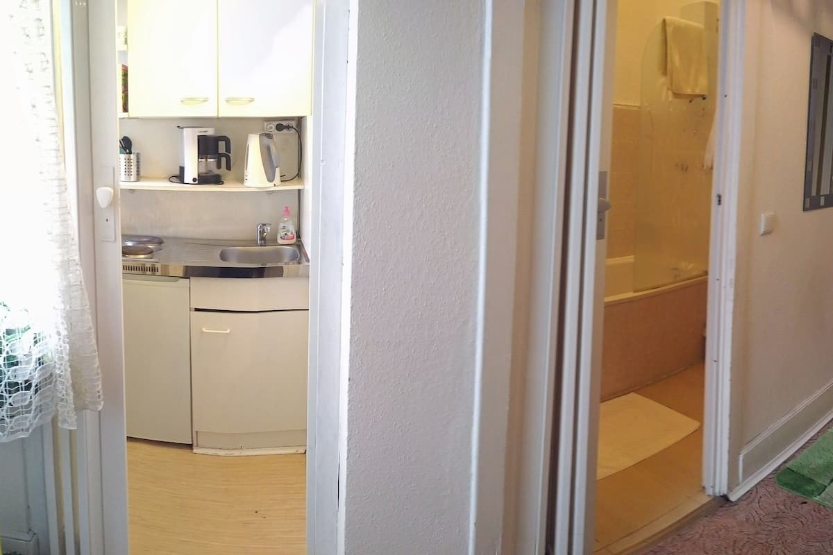 2-Zimmer-Apartment (Badewanne) mit Sitz-Lobby und Küche