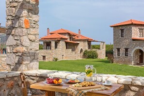 Outdoor dining - Agroktima (South Kynouria)