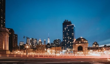 Hotel Exterior at Leon Hotel LES