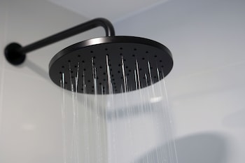 Premium Deluxe Full | Bathroom | Shower, rainfall showerhead, hair dryer, slippers at Leon Hotel LES