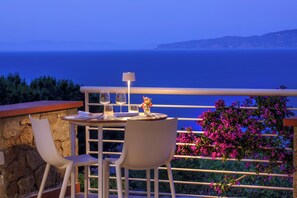 Breakfast, dinner served; Italian cuisine, sea views  - Hotel Arenella (Isola del Giglio)