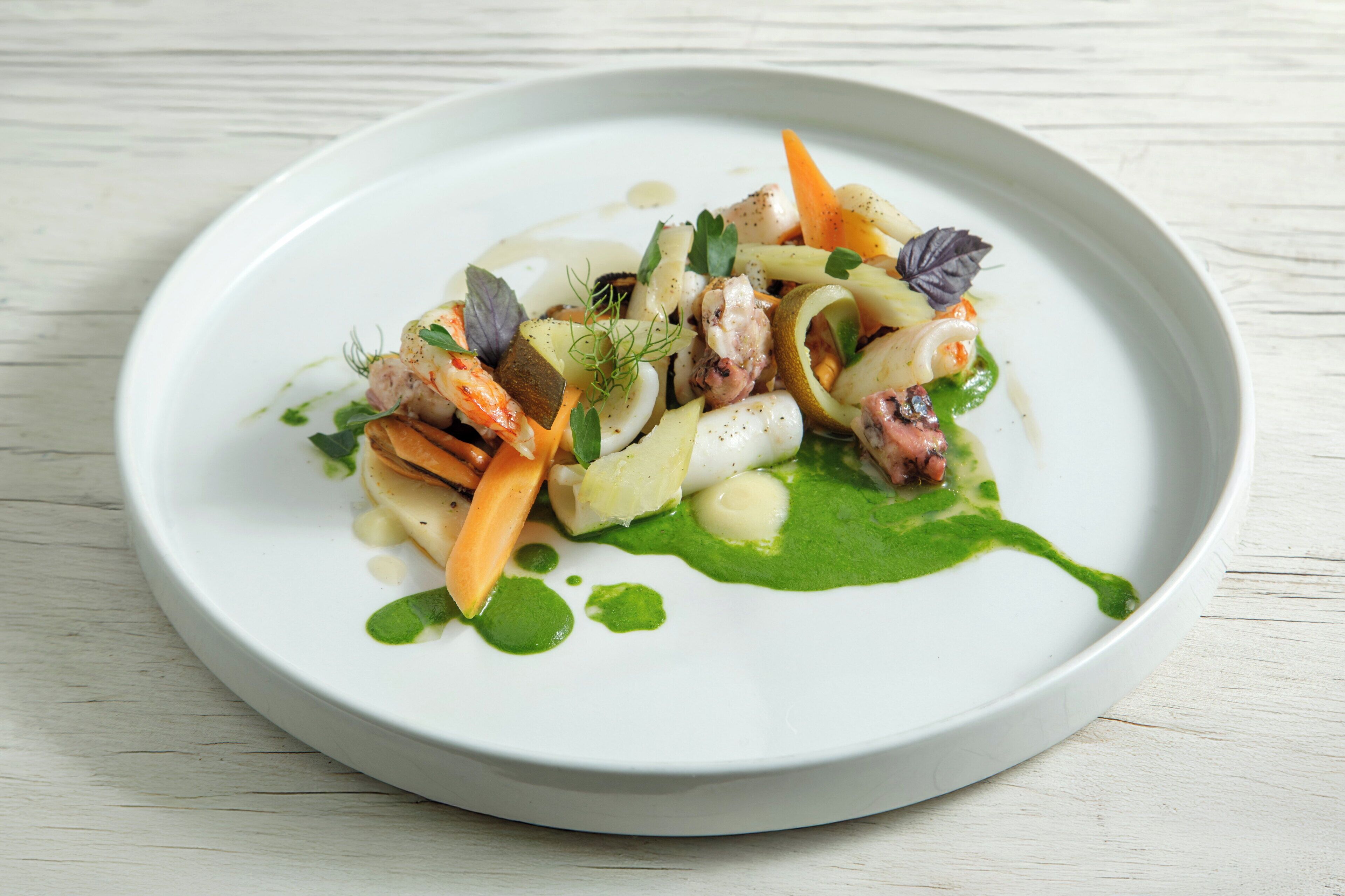 Breakfast, dinner served; Italian cuisine, sea views 