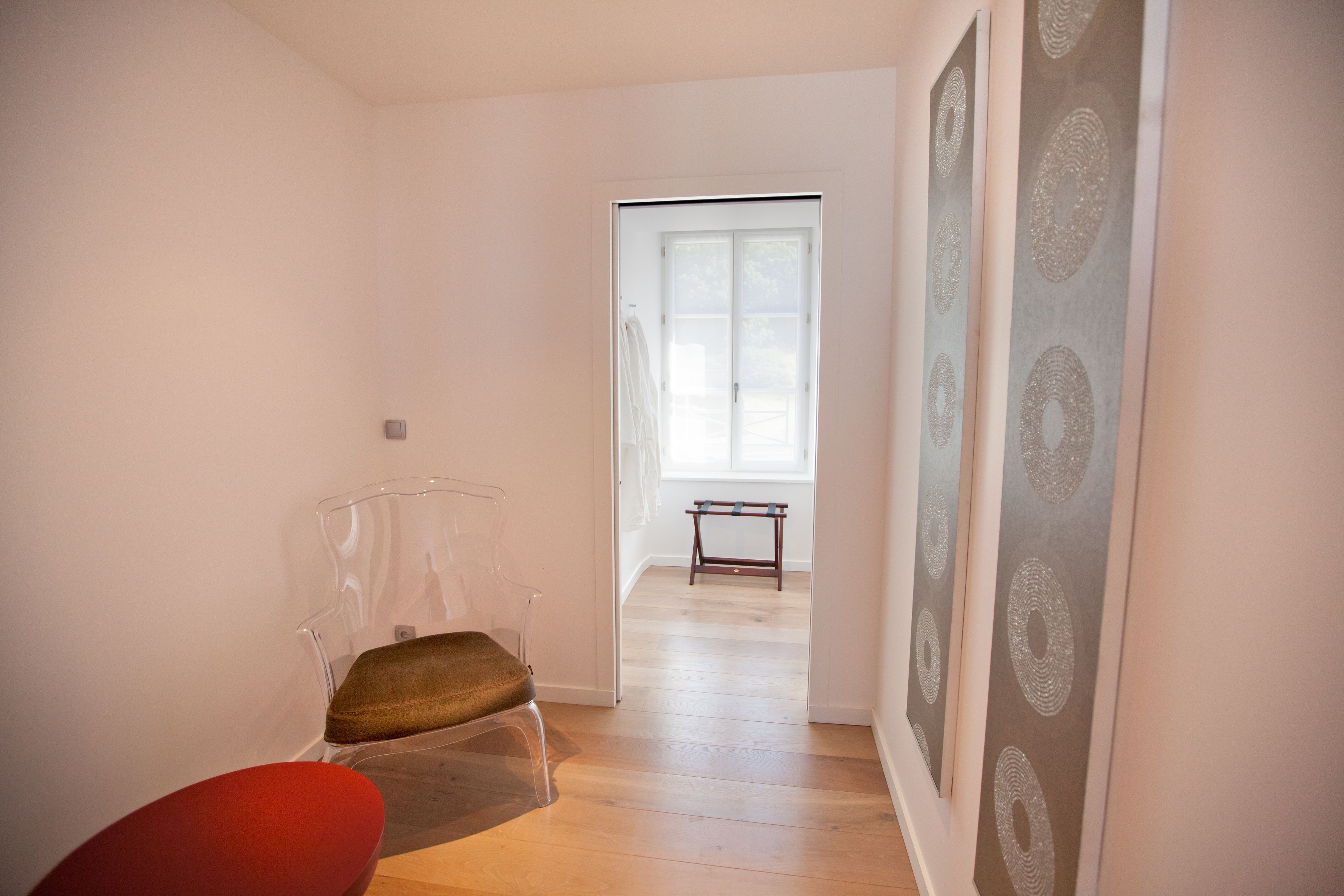 queen suite | individually decorated, desk, soundproofing, iron/ironing board