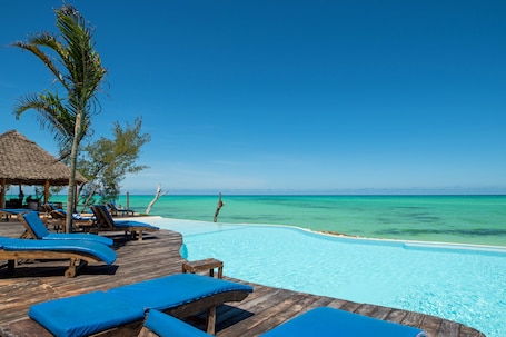 Outdoor pool, pool umbrellas, sun loungers