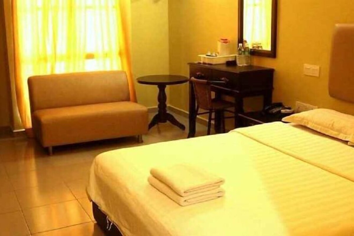 In-room safe, desk, iron/ironing board (on request), WiFi (free)