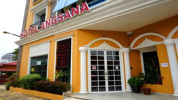 Pintu masuk properti