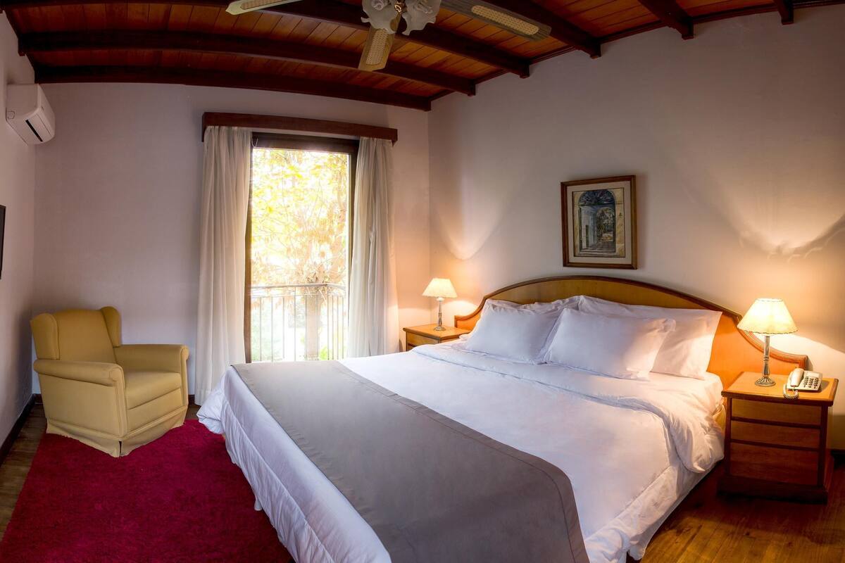 Cribs (free), WiFi (free), bed sheets
