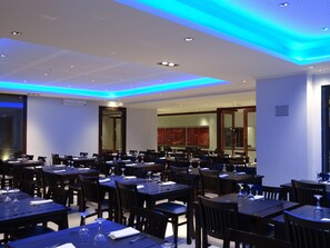 Café da manhã com buffet grátis todos os dias