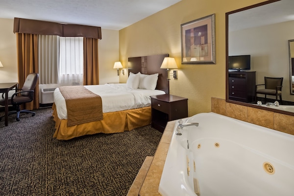 Quarto standard, 1 cama King, para não fumantes, banheira de hidromassagem | Cofres nos quartos, escrivaninha, espaço de trabalho para notebook