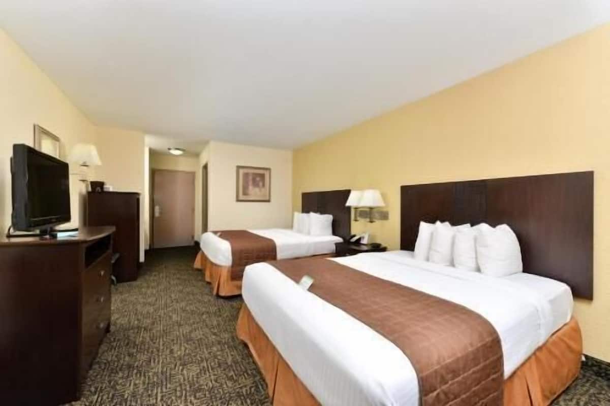 In-room safe, desk, laptop workspace, blackout drapes