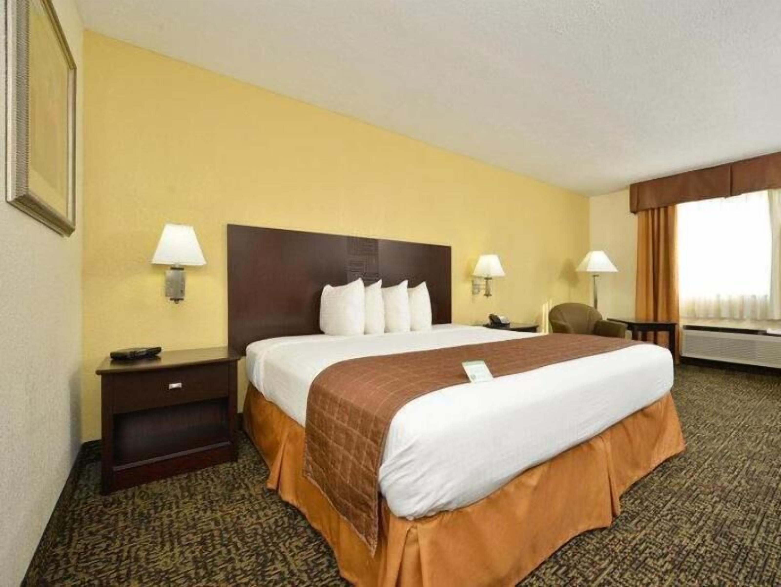 In-room safe, desk, laptop workspace, blackout drapes
