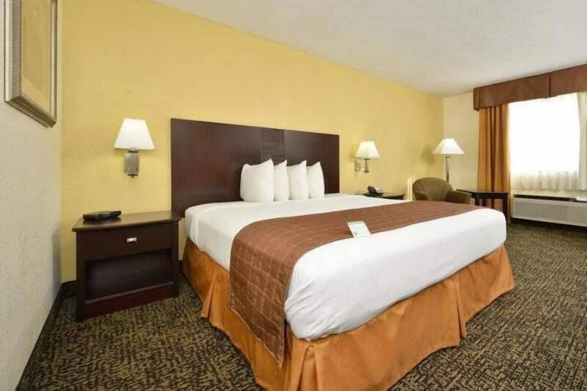 In-room safe, desk, laptop workspace, blackout drapes