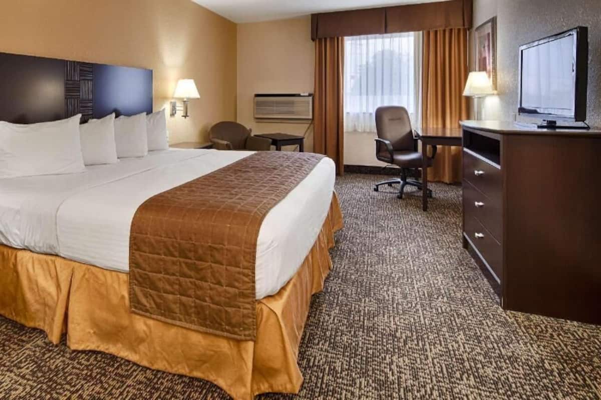 In-room safe, desk, laptop workspace, blackout drapes