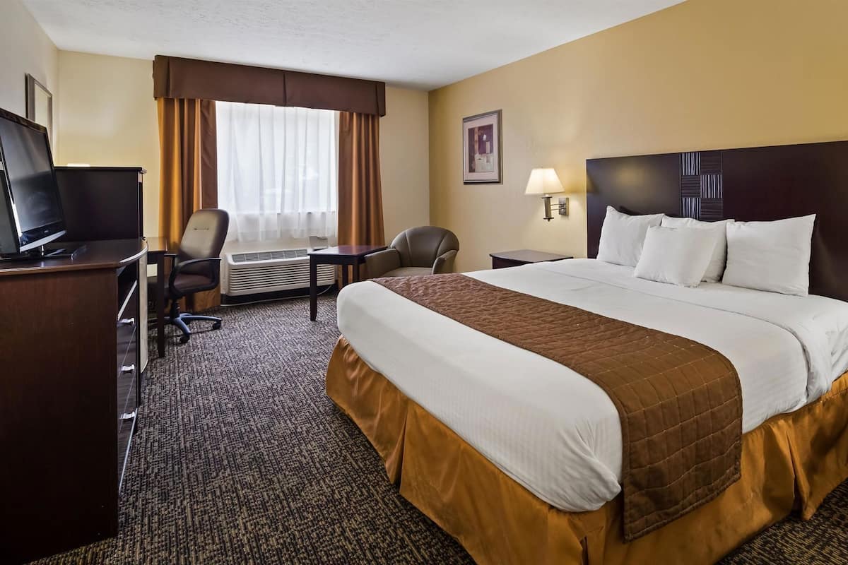 In-room safe, desk, laptop workspace, blackout drapes