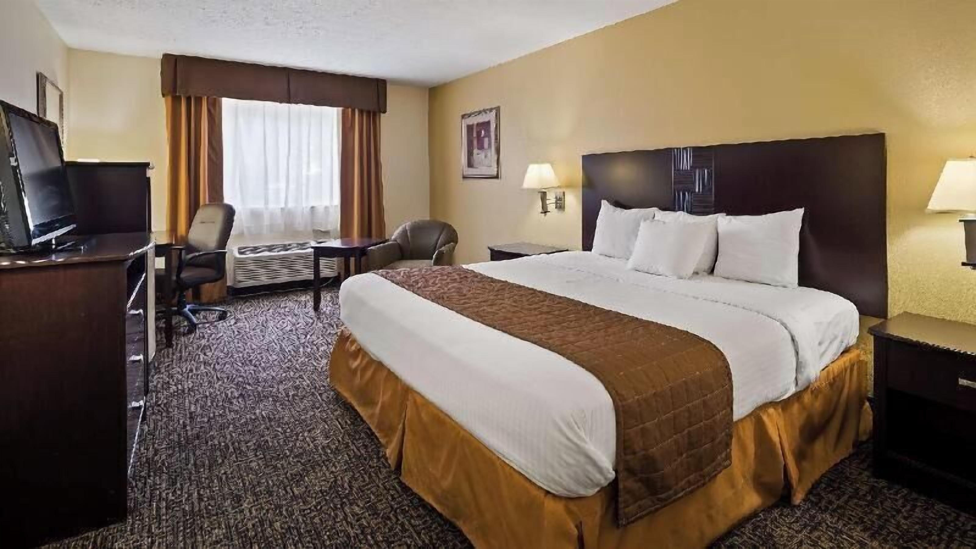 In-room safe, desk, laptop workspace, blackout drapes