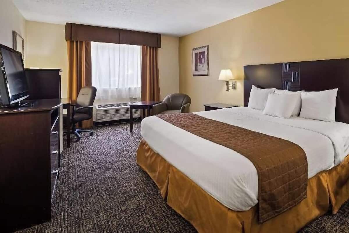 In-room safe, desk, laptop workspace, blackout drapes