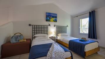 Villa superior, 2 habitaciones, terraza | Ropa de cama de alta calidad, caja fuerte, cortinas opacas