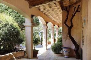 Mostrador de check-in y check-out