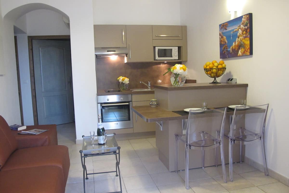 Villa Standard une chambre, Terrasse | Private kitchen | Full-size fridge, microwave, oven, stovetop