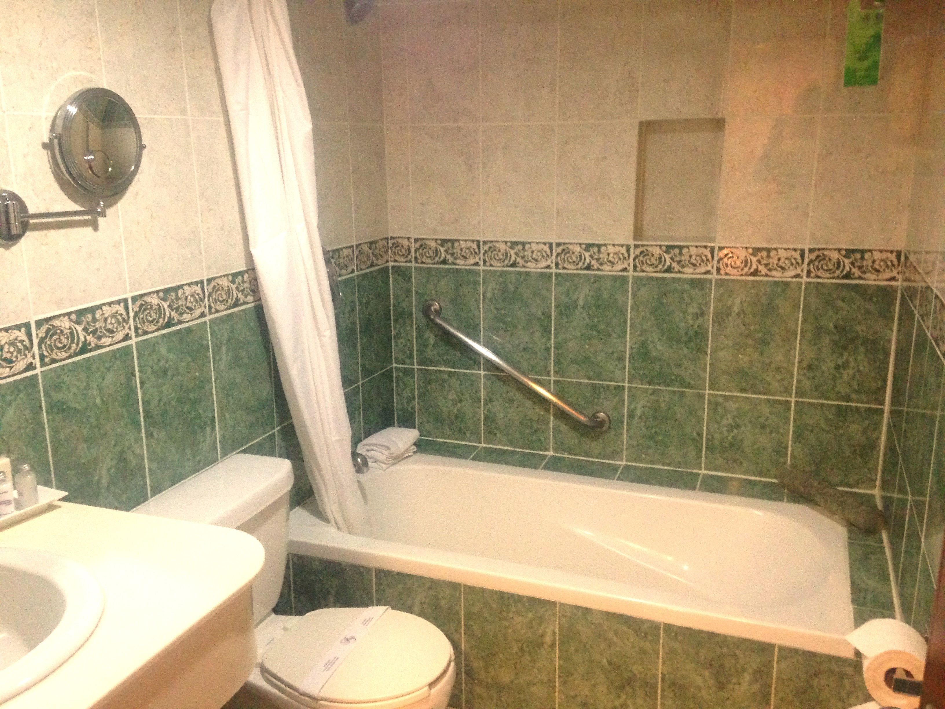 towels, soap, shampoo, toilet paper