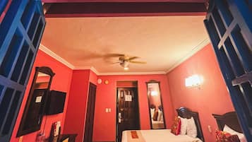 Habitación estándar, 2 camas matrimoniales | 1 habitación, caja de seguridad en la habitación y escritorio