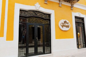 Fachada de la propiedad