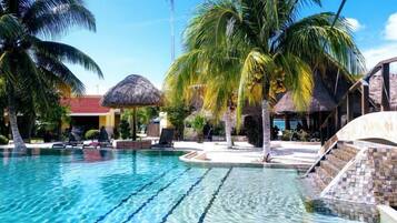 2 outdoor pools
