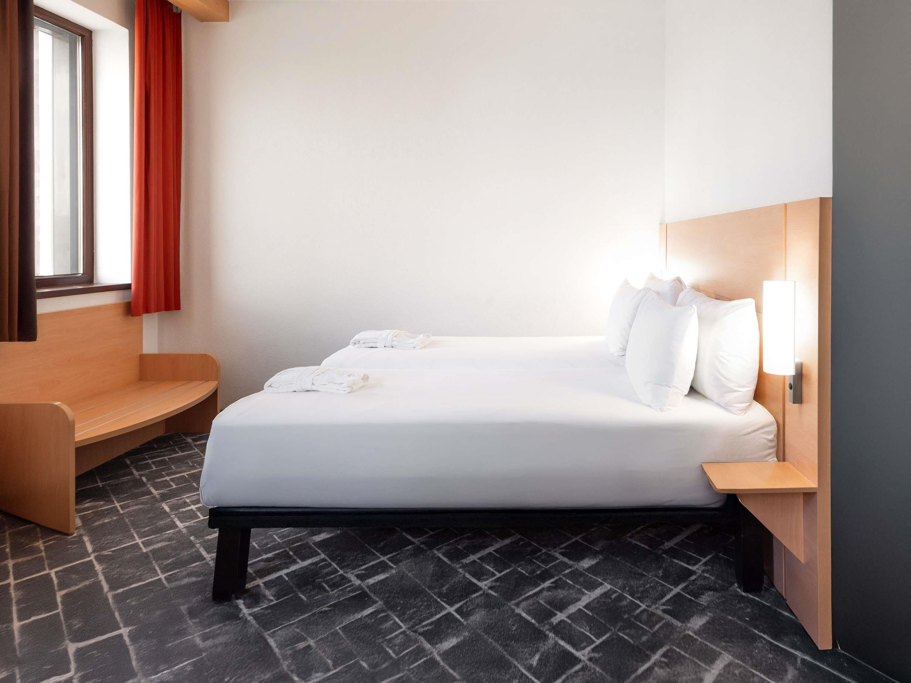 Premium Twin Room, 2 Single Beds | Premium bedding, down duvets, in-room safe, desk