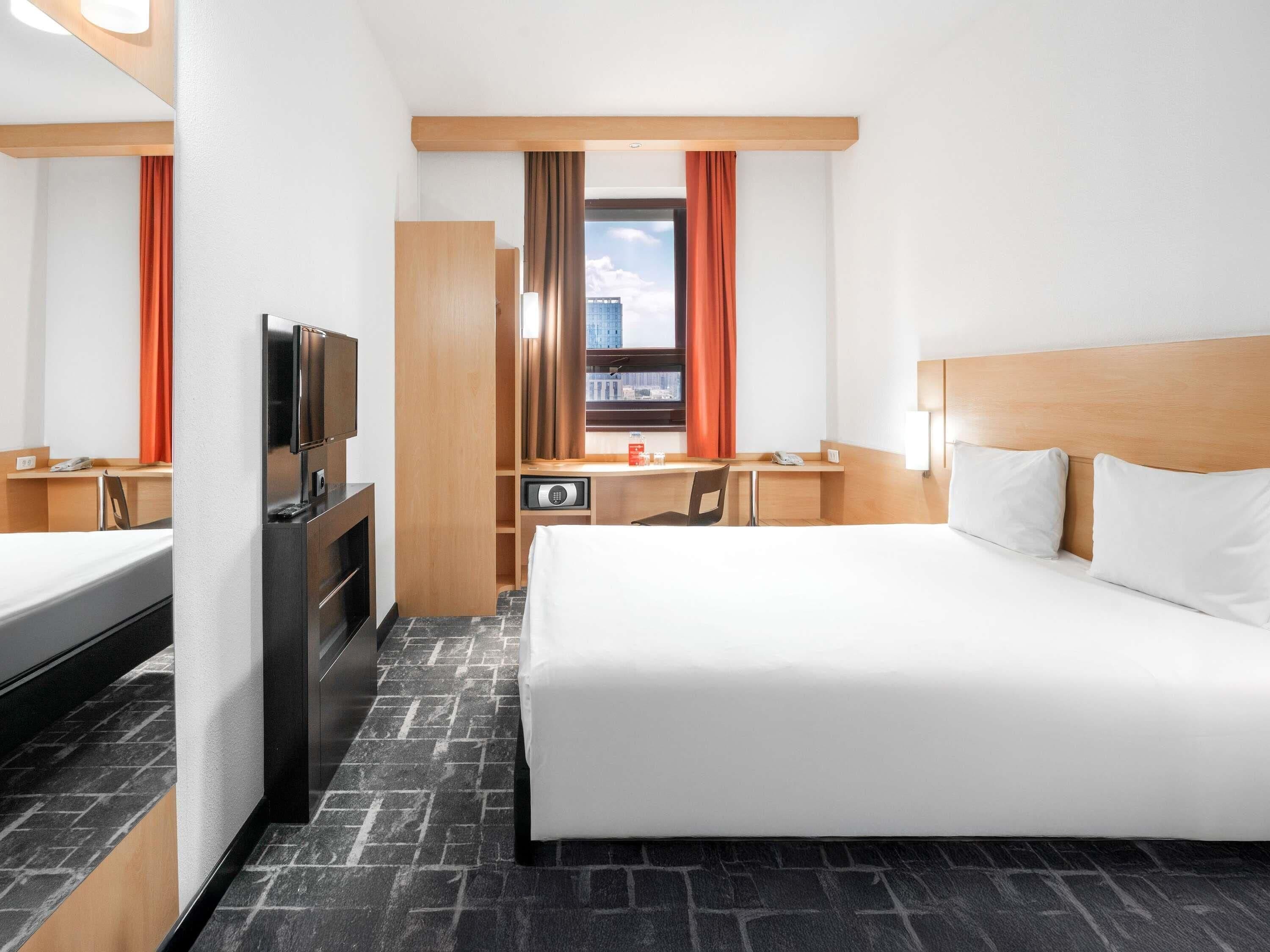 Standard Room, 1 Double Bed | Premium bedding, down duvets, in-room safe, desk