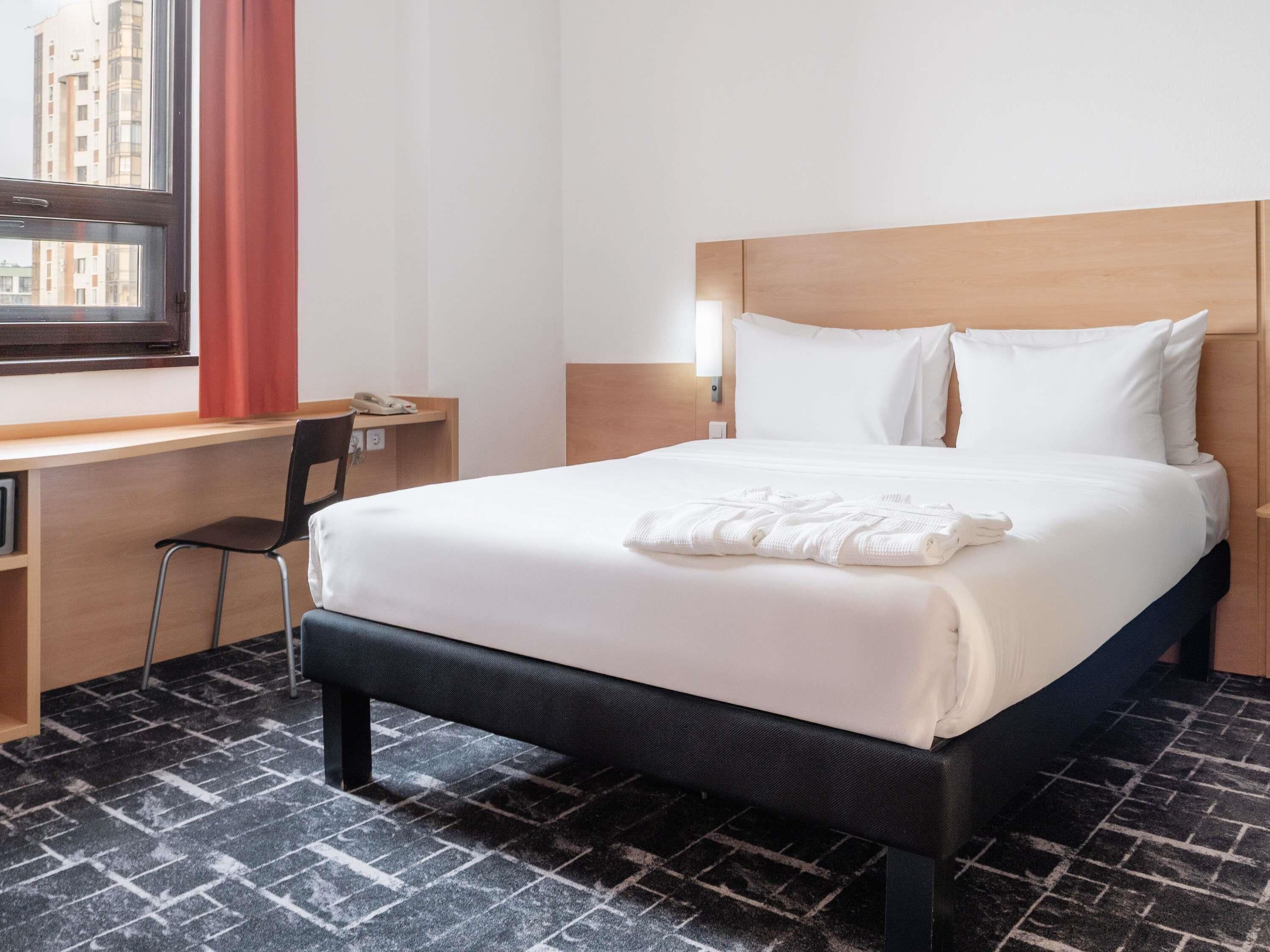 Luxury Room, Multiple Beds, City View | Premium bedding, down comforters, in-room safe, desk