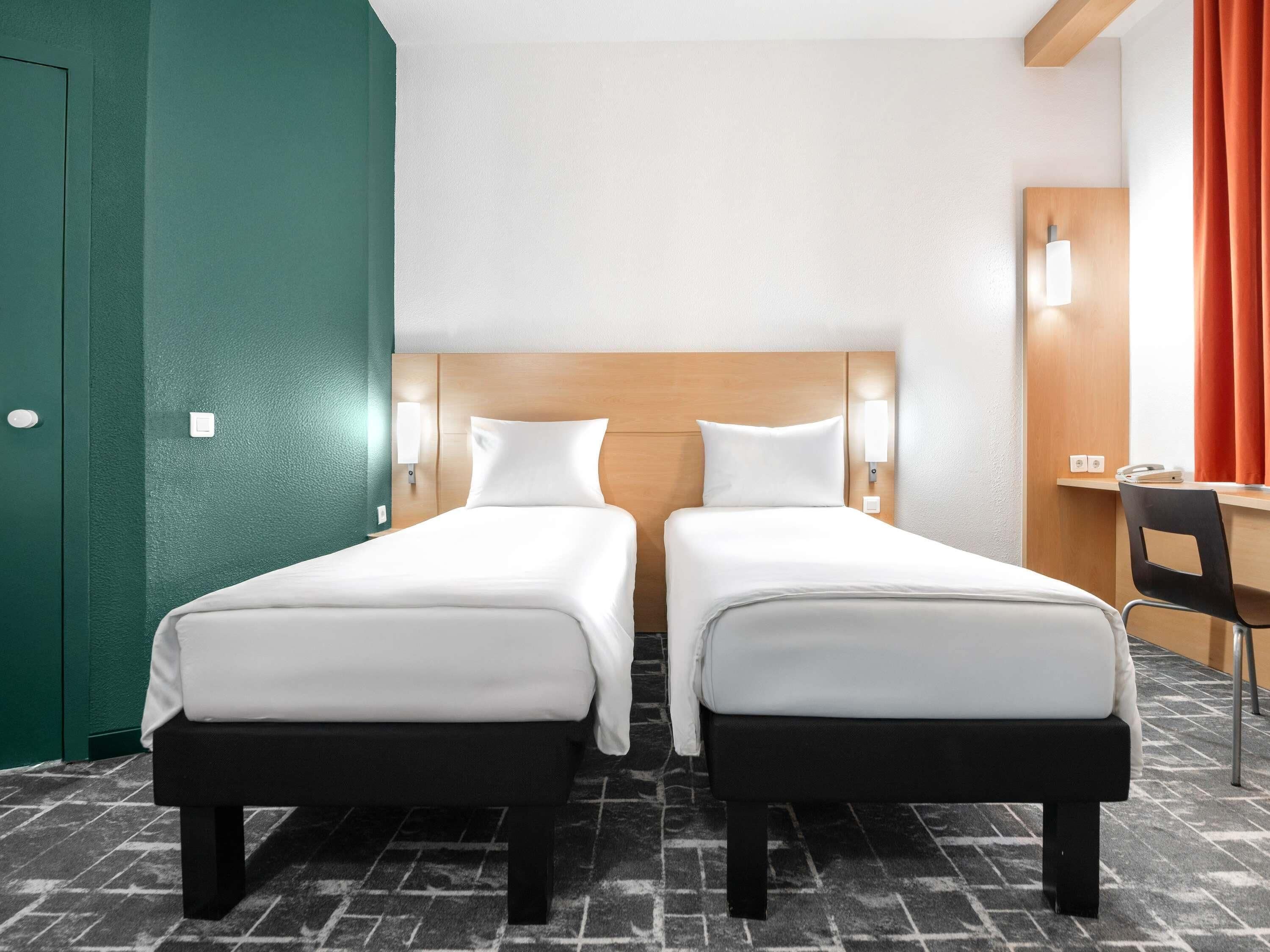 Standard Twin Room, 2 Twin Beds, City View | Premium bedding, down comforters, in-room safe, desk