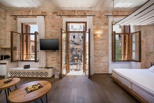 Junior Σουίτα, Περισσότερα από 1 Κρεβάτια, Μπαλκόνι, Θέα στην Πόλη | Σεντόνια από αιγυπτιακό βαμβάκι, κλινοσκεπ άσματα υψηλής ποιότητας 