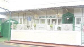 A white building with a green awning and a sign that reads "HOTEL IVANIA'S". - Hotel Ivania's (Masaya)