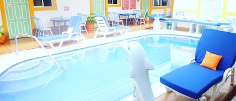 Outdoor pool, pool loungers