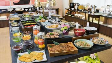 Daily buffet breakfast (JPY 1500 per person)