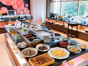 Desayuno buffet diario (JPY 1800 por persona)