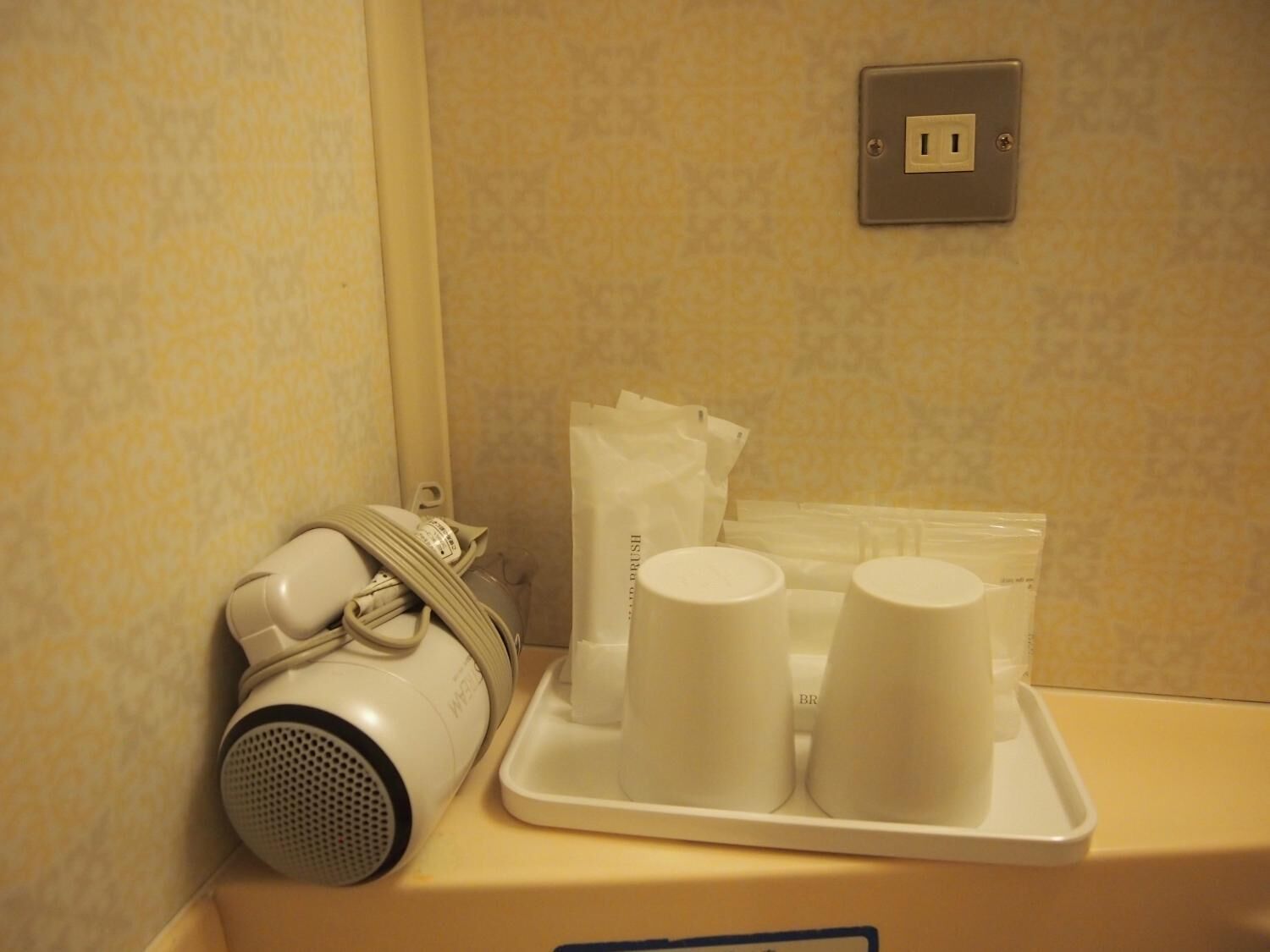 combined shower/bathtub, deep-soaking bathtub, hair dryer, slippers