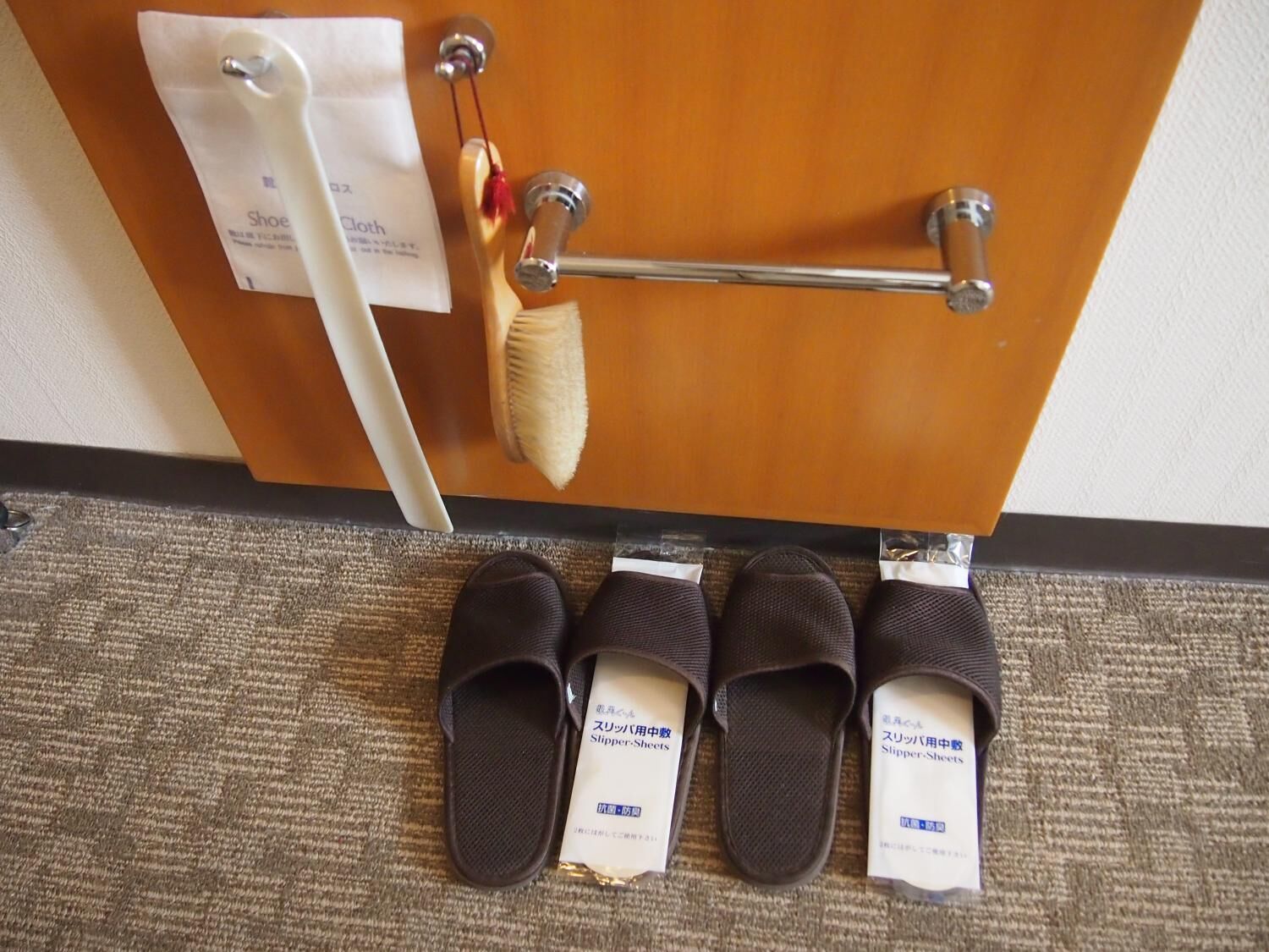 combined shower/bathtub, deep-soaking bathtub, hair dryer, slippers